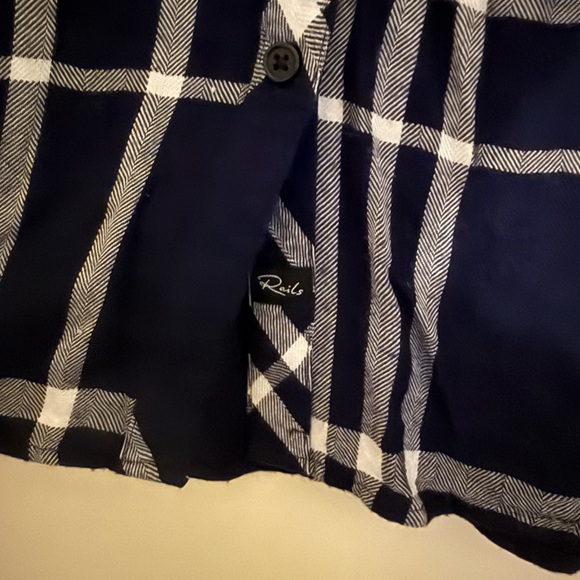 Rails Hunter Button Down Navy and White Plaid Shirt- Medium- excellent! - Picture 9 of 14